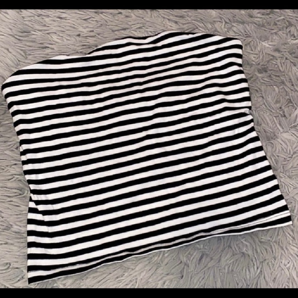 Black and white crop top